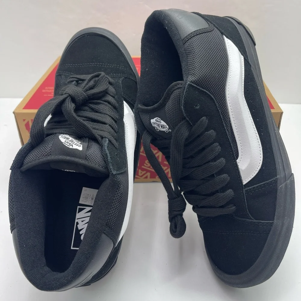 Vans Men’s 11.5 Knu Mid
Black/Black/White
VN000CQ9B8C Sneakers - Picture 11 of 16
